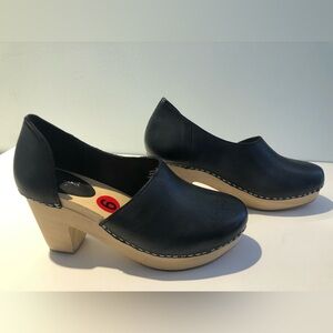 Free People NEW! 6 black clogs 3 inch heels